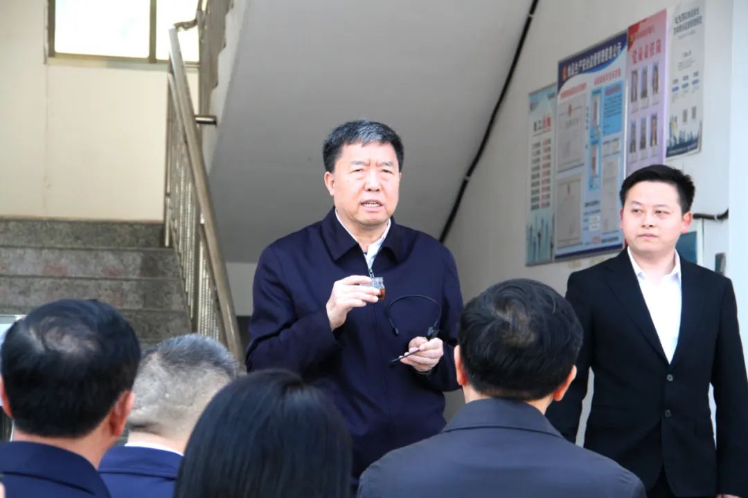 省政協(xié)黨組書(shū)記、主席毛萬(wàn)春調(diào)研湖南湘豐桑植白茶有限公司